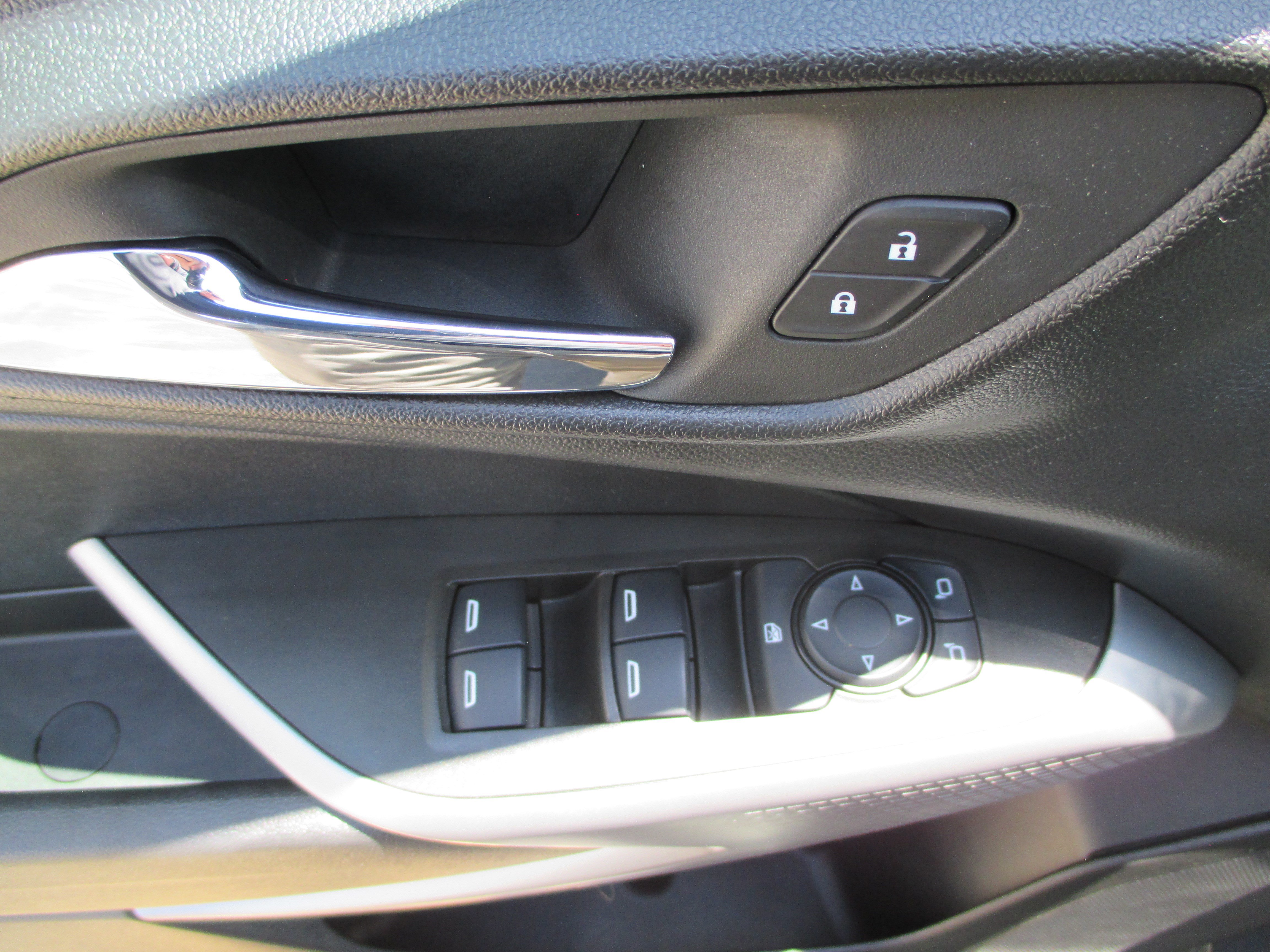 Used 2024 Chevrolet Trax RS FWD image 13