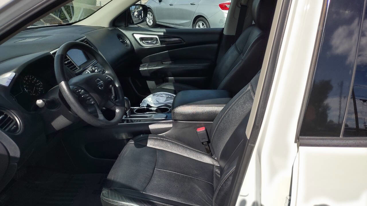 Used 2017 Nissan Pathfinder S image 10