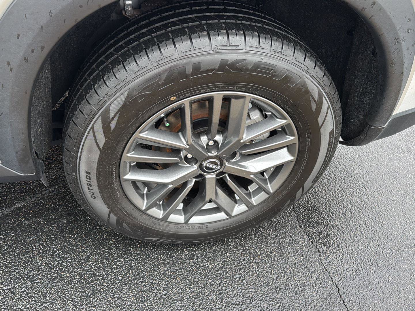 Used 2024 Nissan Rogue S image 30