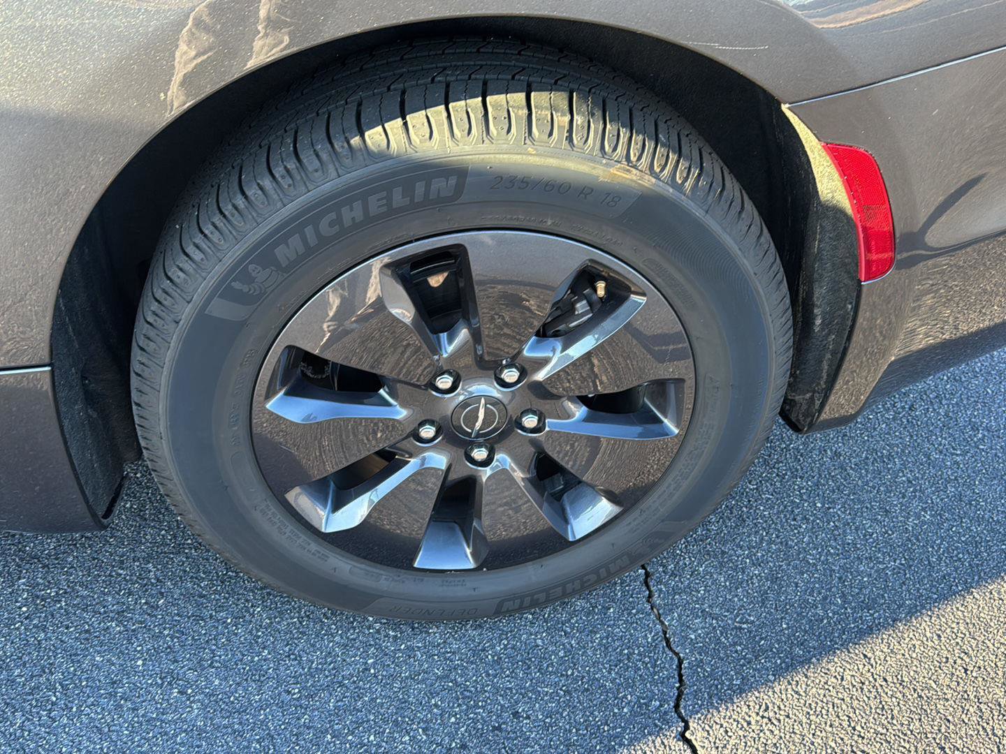 Used 2020 Chrysler Pacifica Touring-L w/ S Appearance Package image 32