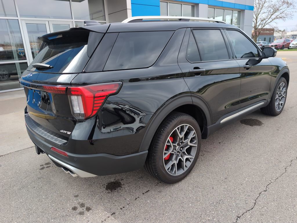 Used 2025 Ford Explorer Platinum w/ Ultimate Package image 8