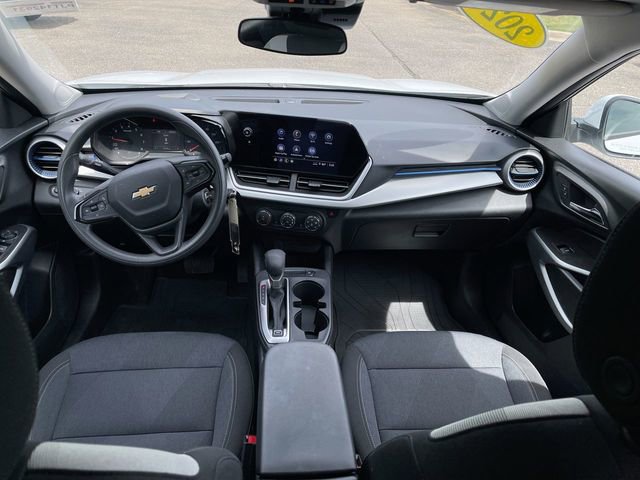 Used 2024 Chevrolet Trax LS w/ LS Convenience Package FWD image 19