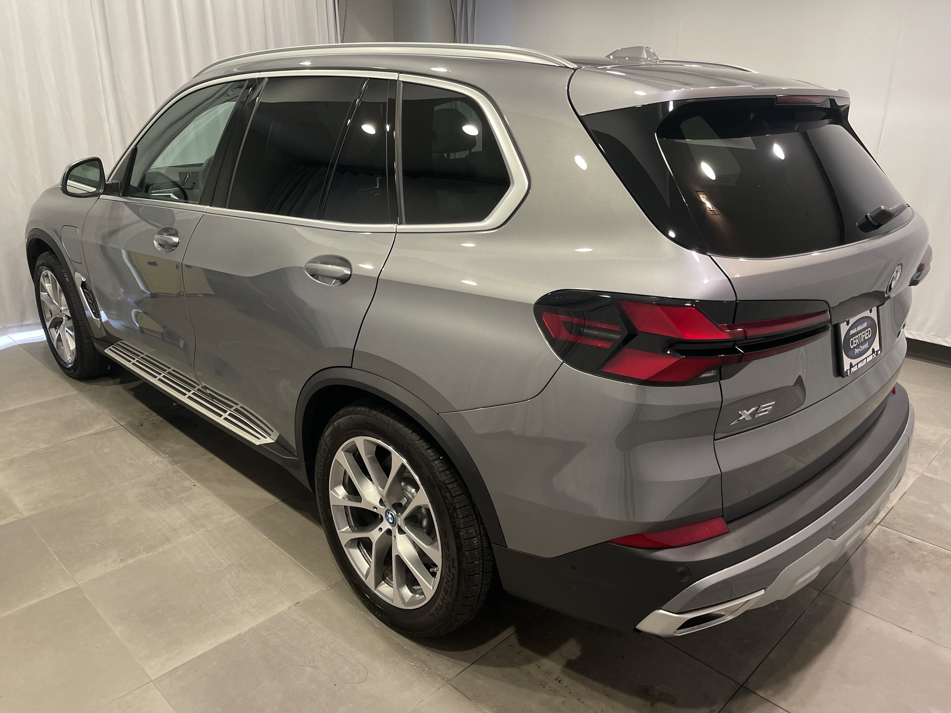 Used 2025 BMW X5 xDrive50e w/ Premium Package image 4