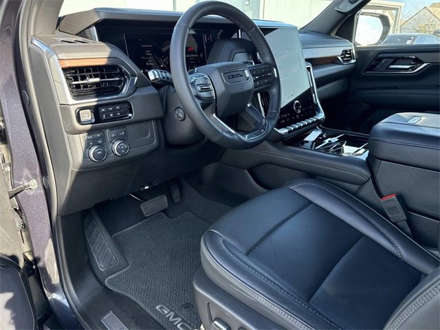 Used 2025 GMC Yukon Denali w/ Sun & Power Step Package image 10