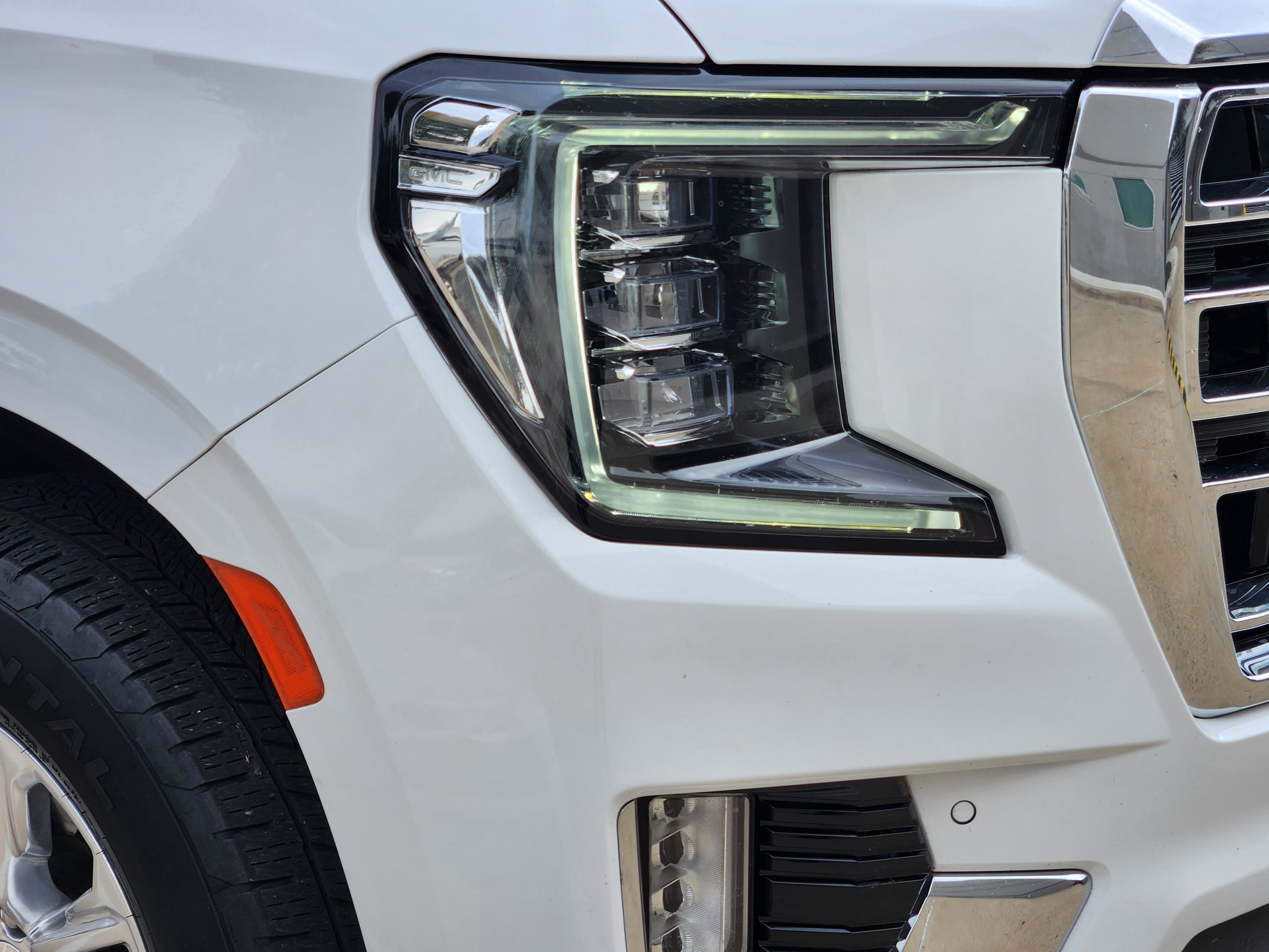 Used 2024 GMC Yukon XL SLT image 7