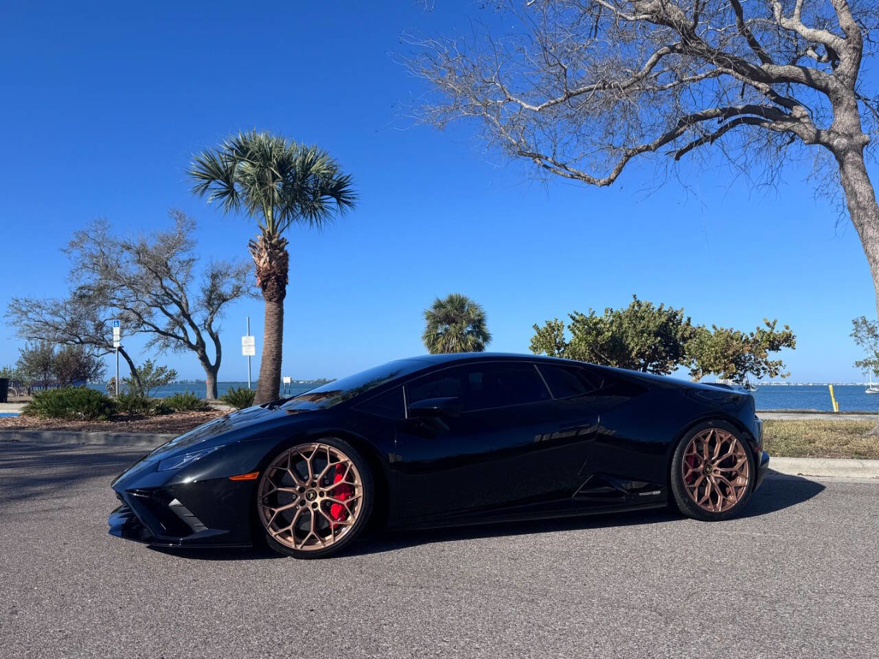 Used 2022 Lamborghini Huracan EVO image 12