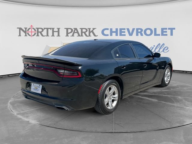 Used 2018 Dodge Charger SXT RWD image 3