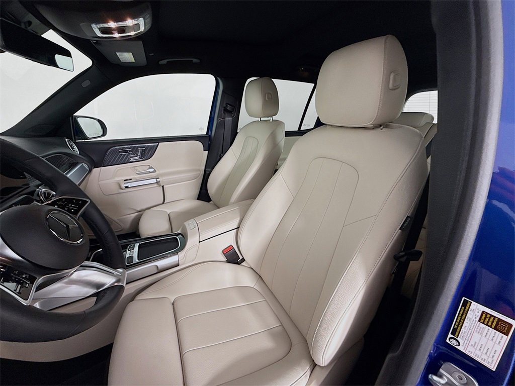 Used 2025 Mercedes-Benz GLB 250 4MATIC image 5
