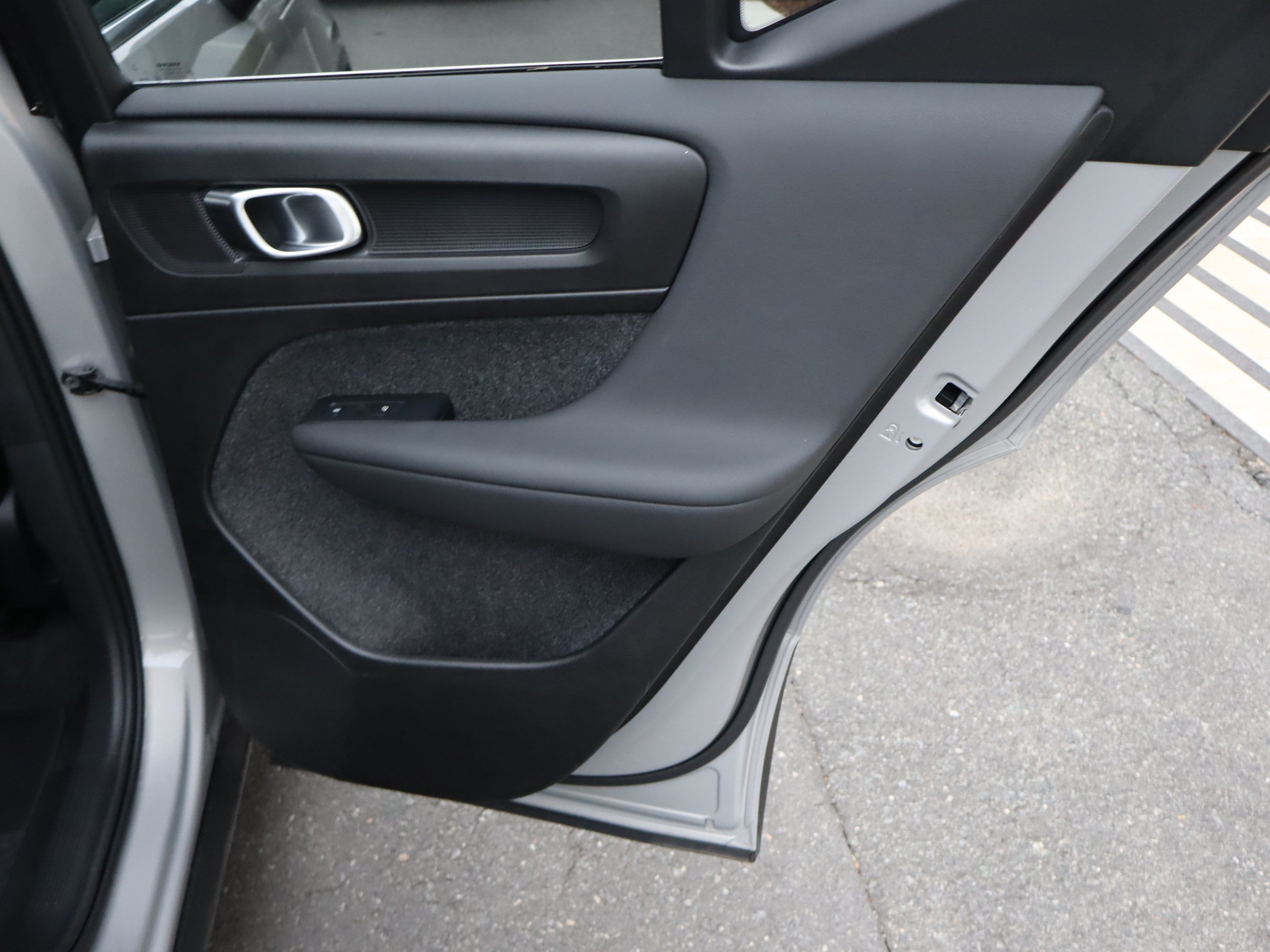Used 2025 Volvo XC40 B5 Core AWD/4WD image 33