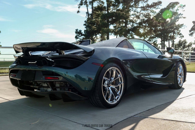 Used 2022 McLaren 720S Spider image 8