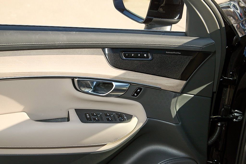 New 2026 Volvo XC90 B6 Plus w/ Protection Package image 11