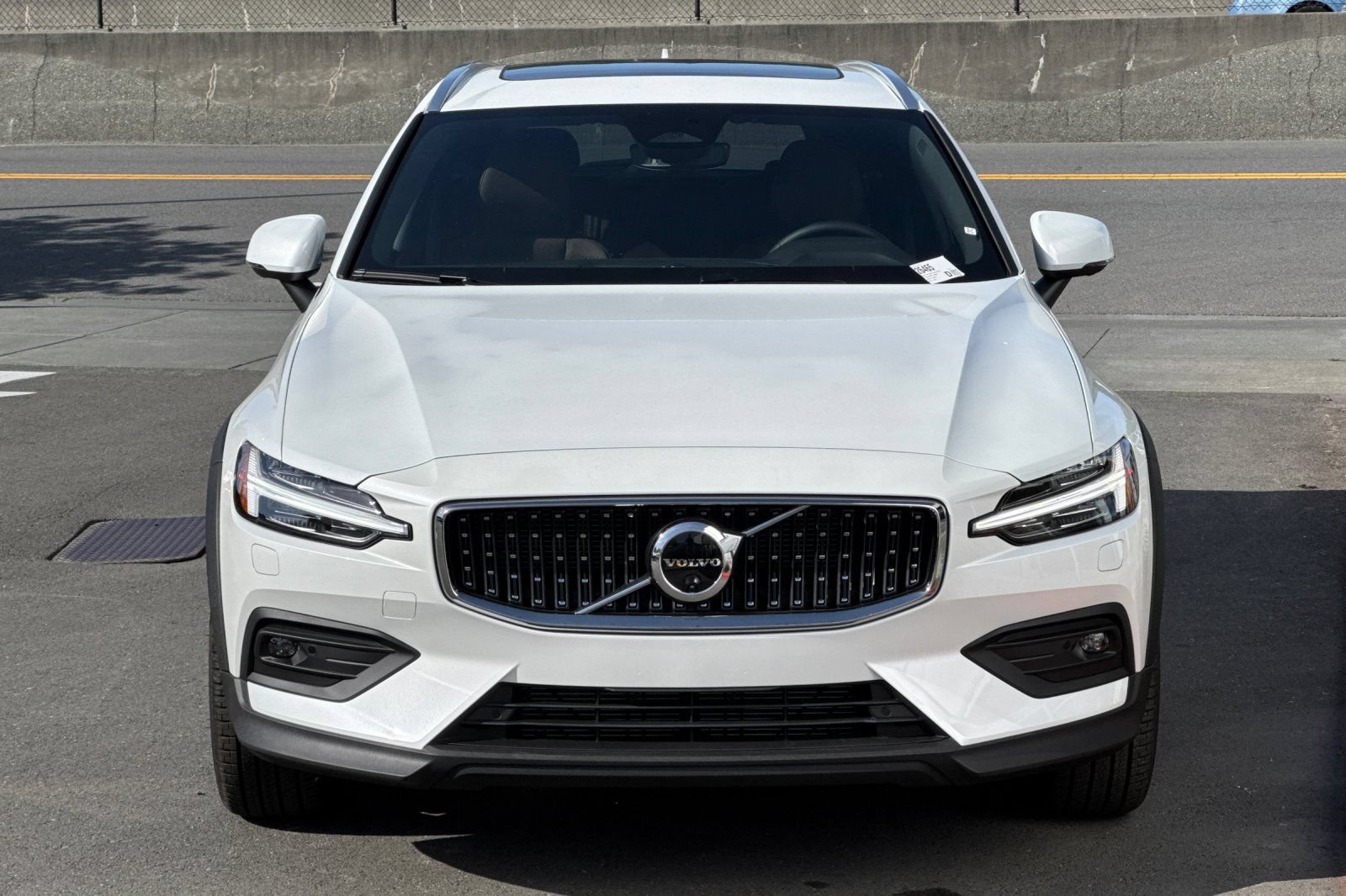 New 2026 Volvo V60 B5 Cross Country Plus w/ Protection Package Premier AWD/4WD image 10