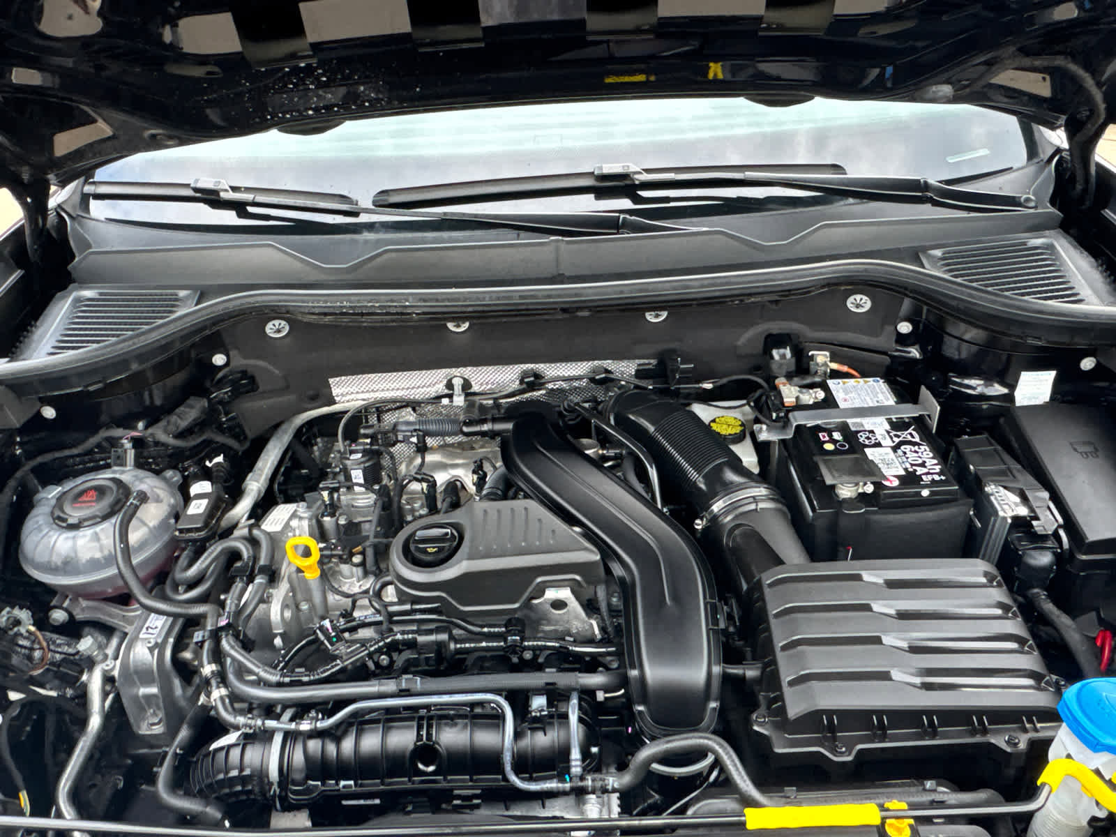 Certified 2024 Volkswagen Taos SE image 9