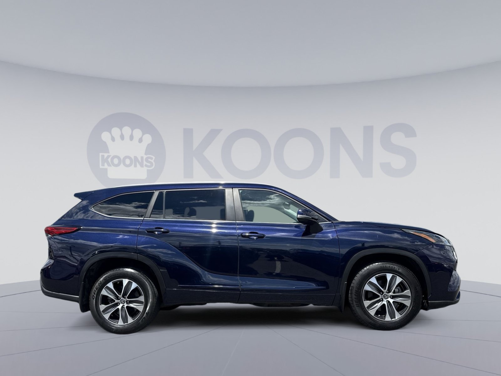 Used 2023 Toyota Highlander XLE AWD/4WD image 8