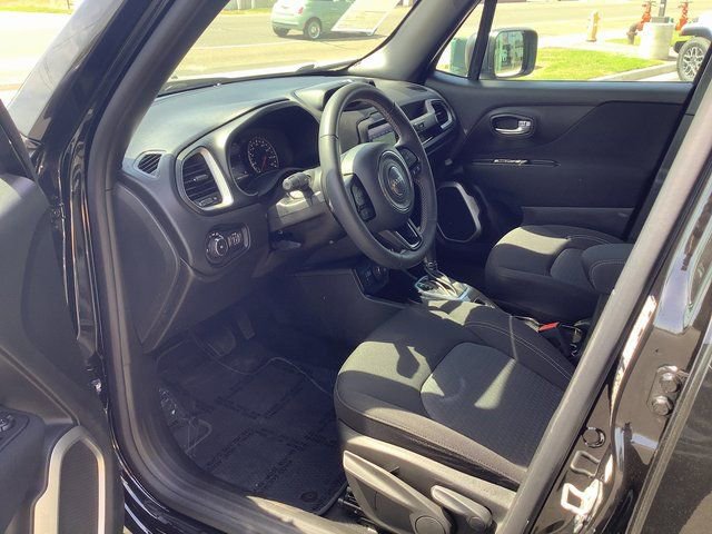 Used 2021 Jeep Renegade Latitude w/ Luxury Group II AWD/4WD image 7