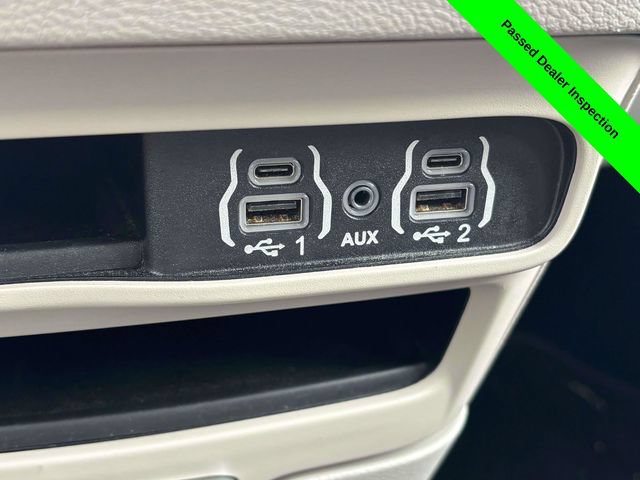 Used 2023 Chrysler Pacifica Touring-L FWD image 18