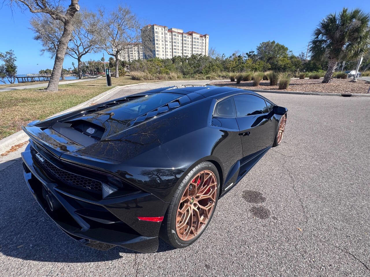 Used 2022 Lamborghini Huracan EVO image 21