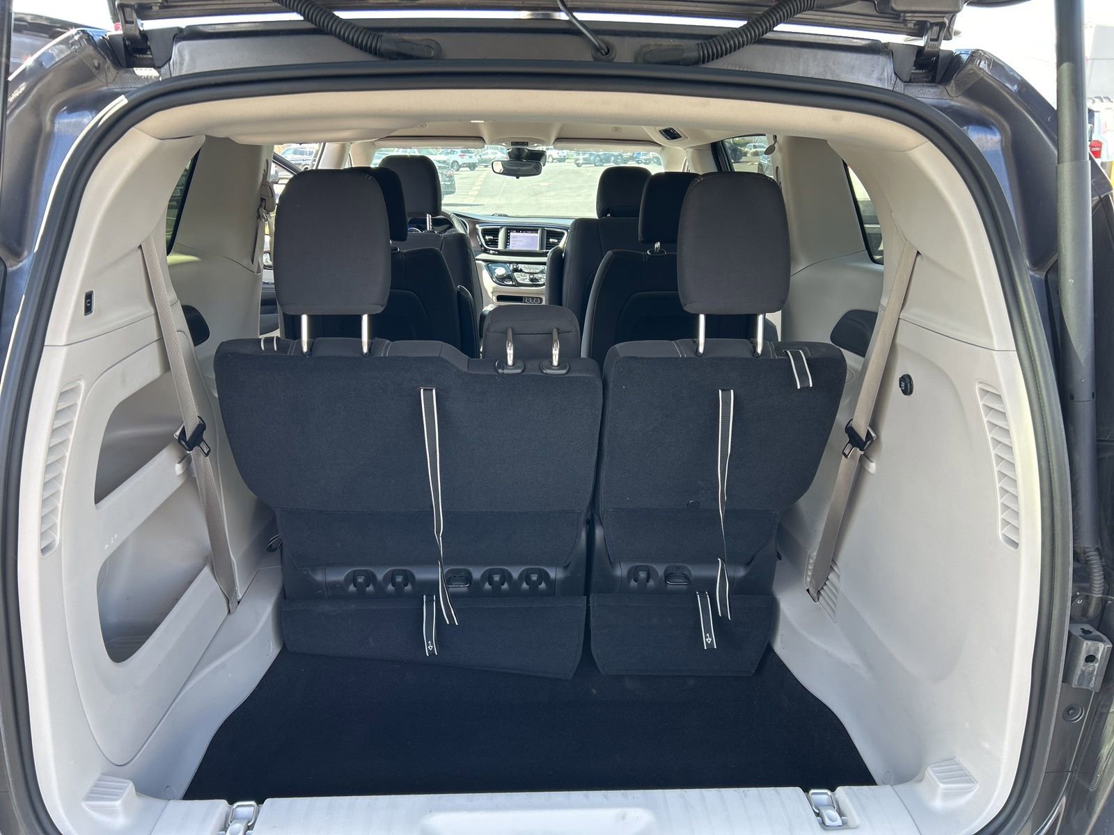 Used 2023 Chrysler Voyager LX image 13