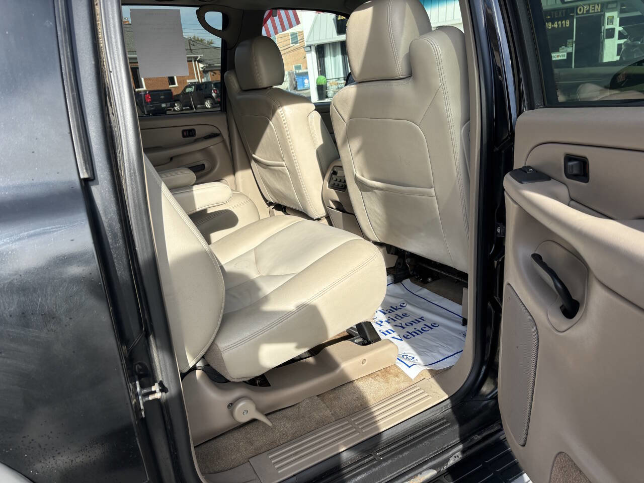 Used 2005 Chevrolet Suburban LT w/ Preferred Equipment Group image 9