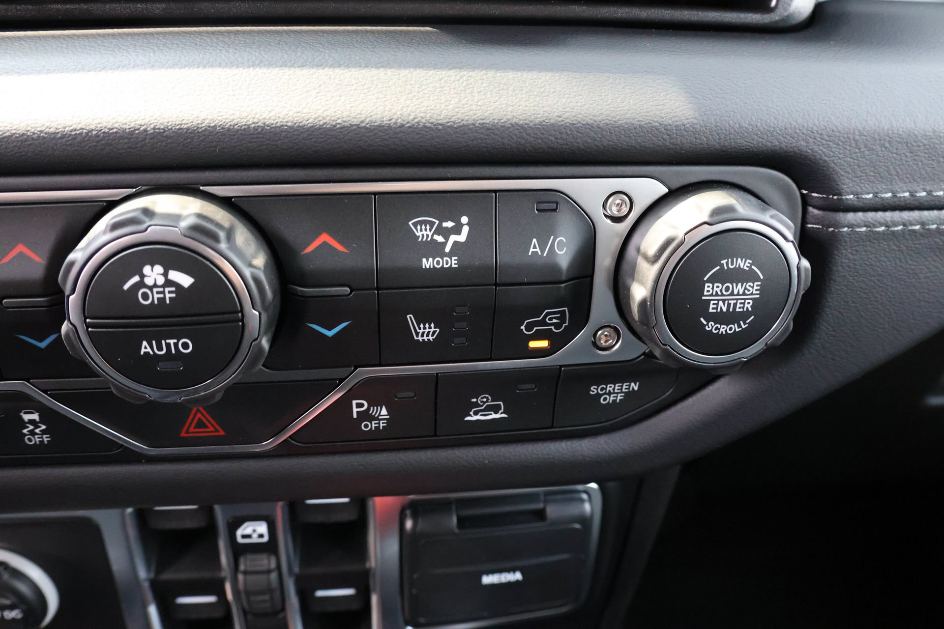 New 2026 Jeep Wrangler Unlimited Sahara AWD/4WD image 20