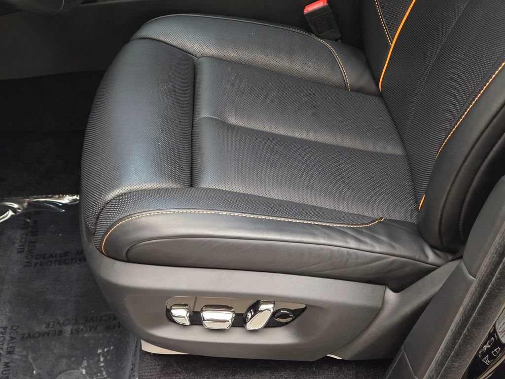 Certified 2025 Rolls-Royce Cullinan Black Badge AWD/4WD image 34