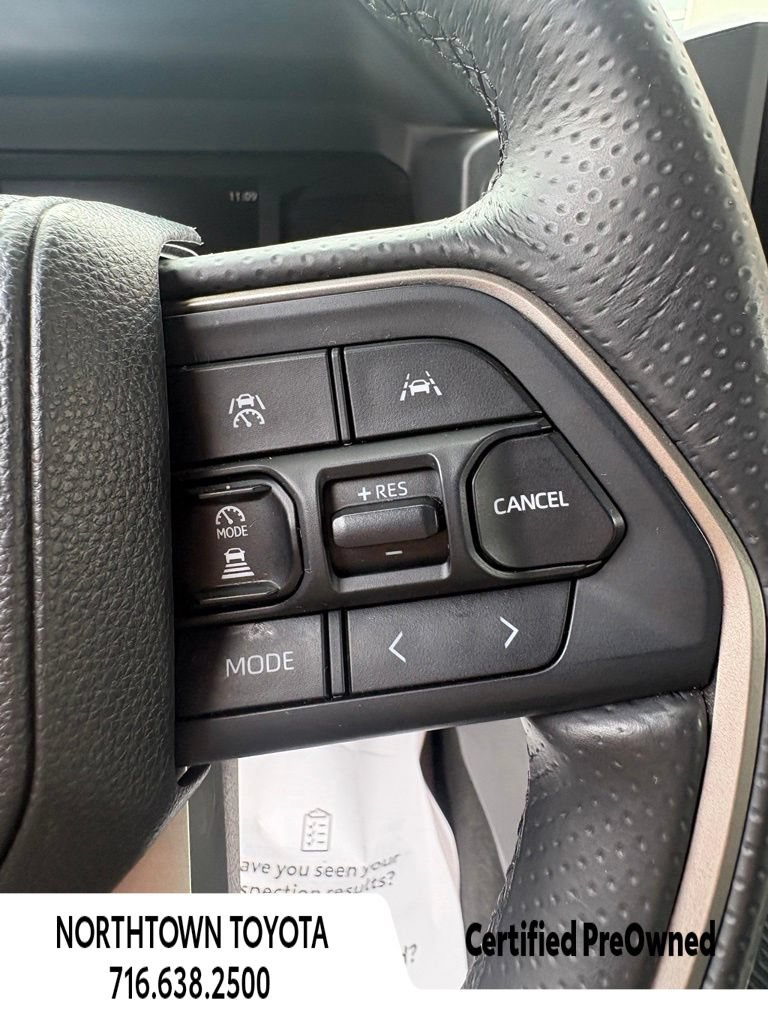 Used 2025 Toyota 4Runner SR5 AWD/4WD image 23