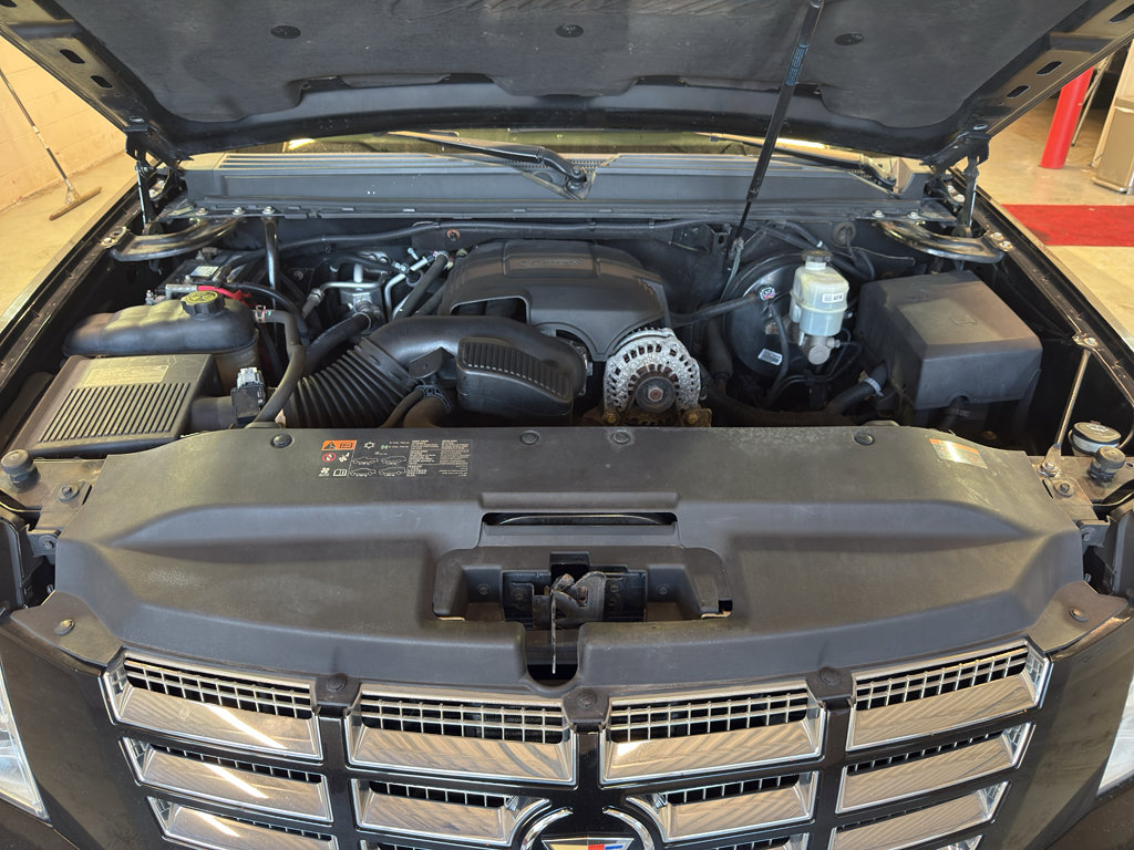 Used 2014 Cadillac Escalade Luxury AWD/4WD image 33