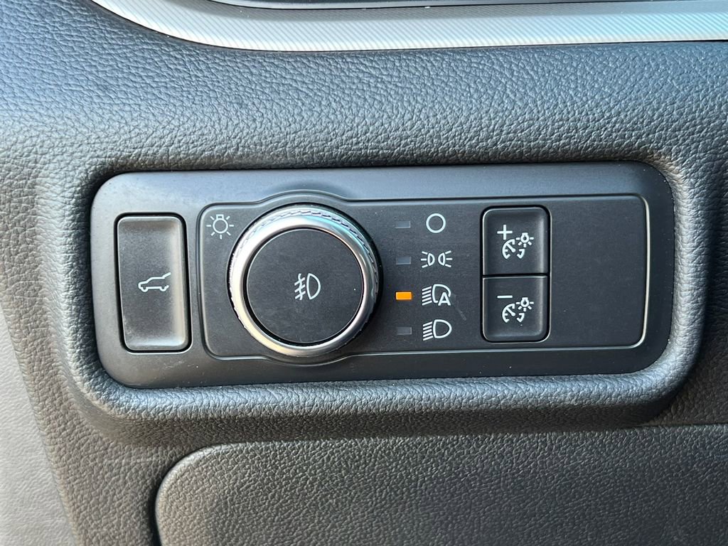 Used 2020 Ford Explorer XLT w/ Equipment Group 202A image 19