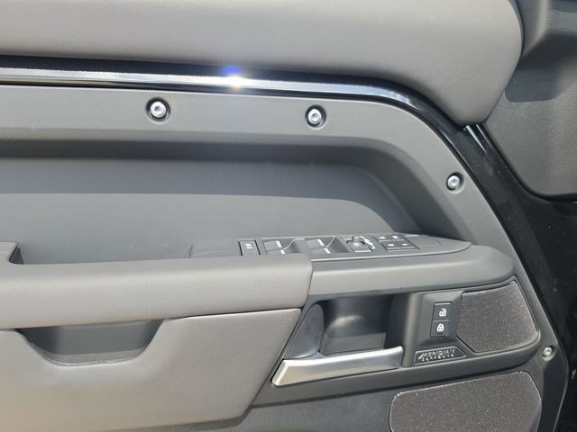 New 2026 Land Rover Defender 110 X-Dynamic SE AWD/4WD image 11