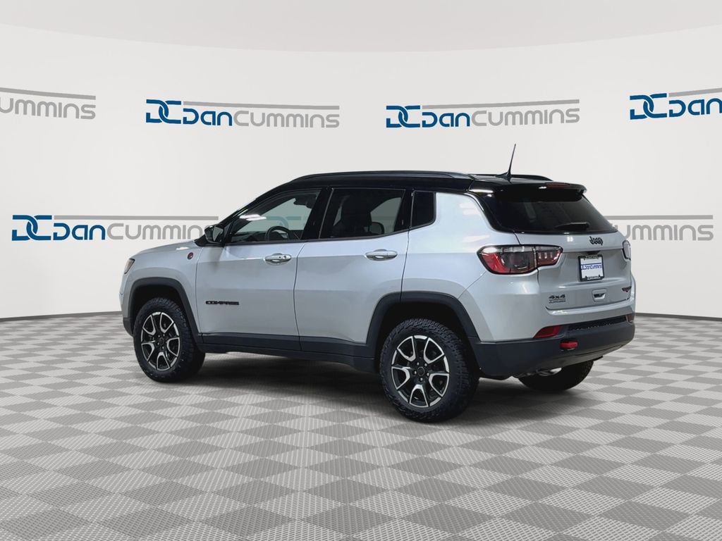Used 2025 Jeep Compass Trailhawk AWD/4WD image 7