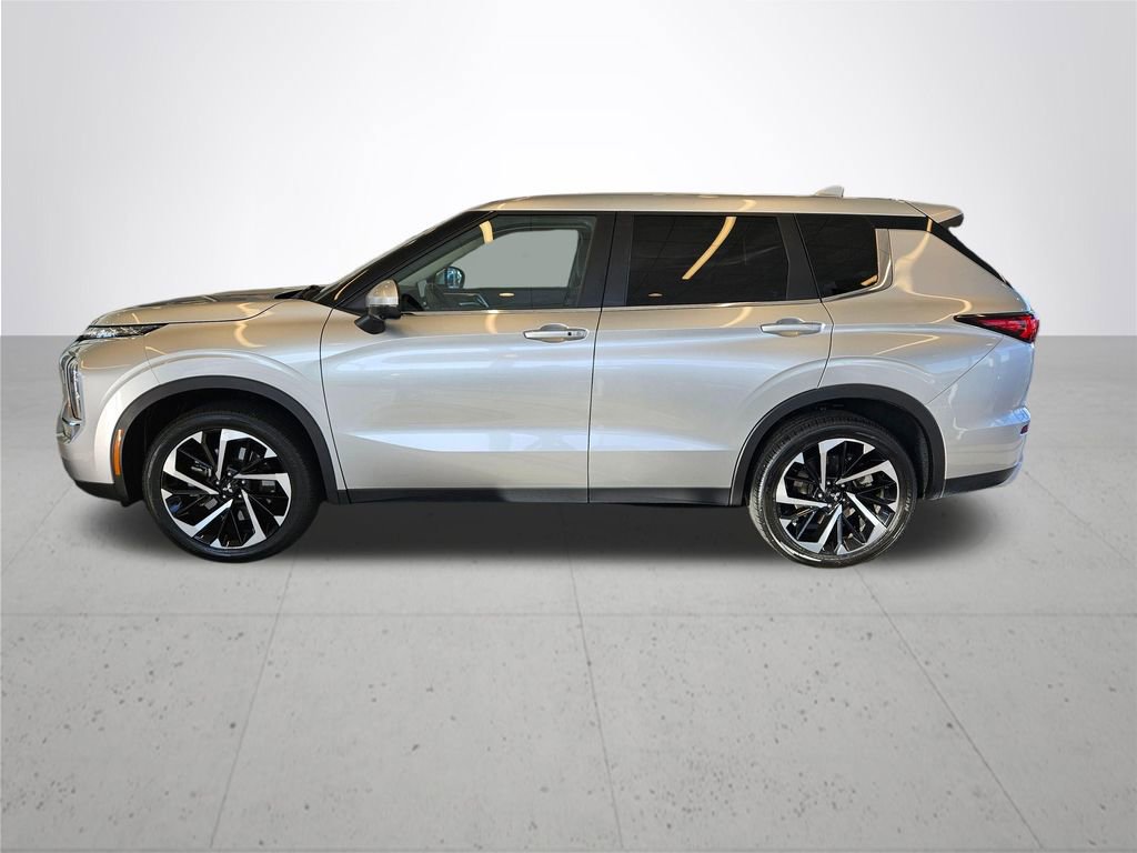 Used 2024 Mitsubishi Outlander SE image 11