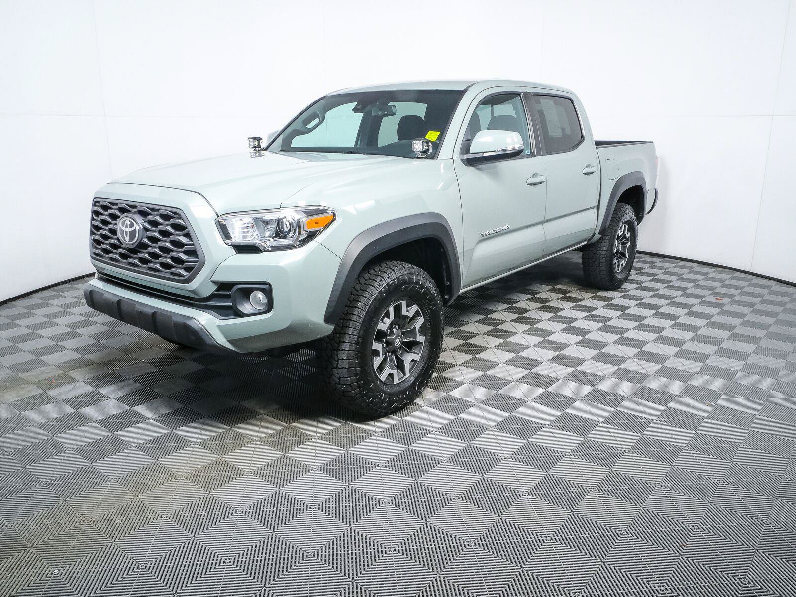Used 2022 Toyota Tacoma TRD Off-Road AWD/4WD image 24