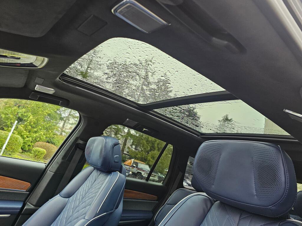 New 2026 Cadillac Vistiq Premium Luxury AWD/4WD image 35