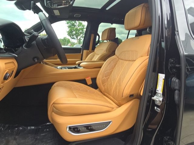 Certified 2025 Jeep Grand Wagoneer L Series III w/ Rear Seat Video Group 1 AWD/4WD image 10