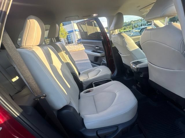 Used 2025 Toyota Grand Highlander AWD image 11