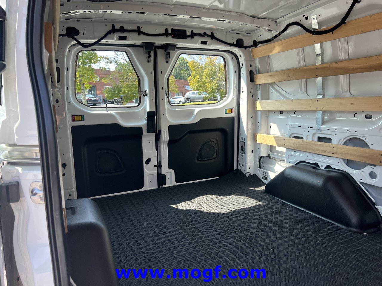 Used 2025 Ford Transit 250 Low Roof w/ Exterior Upgrade Package RWD image 21