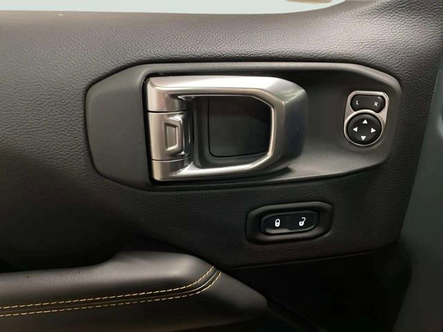 Used 2025 Jeep Wrangler Unlimited Sahara w/ Safety Group AWD/4WD image 37