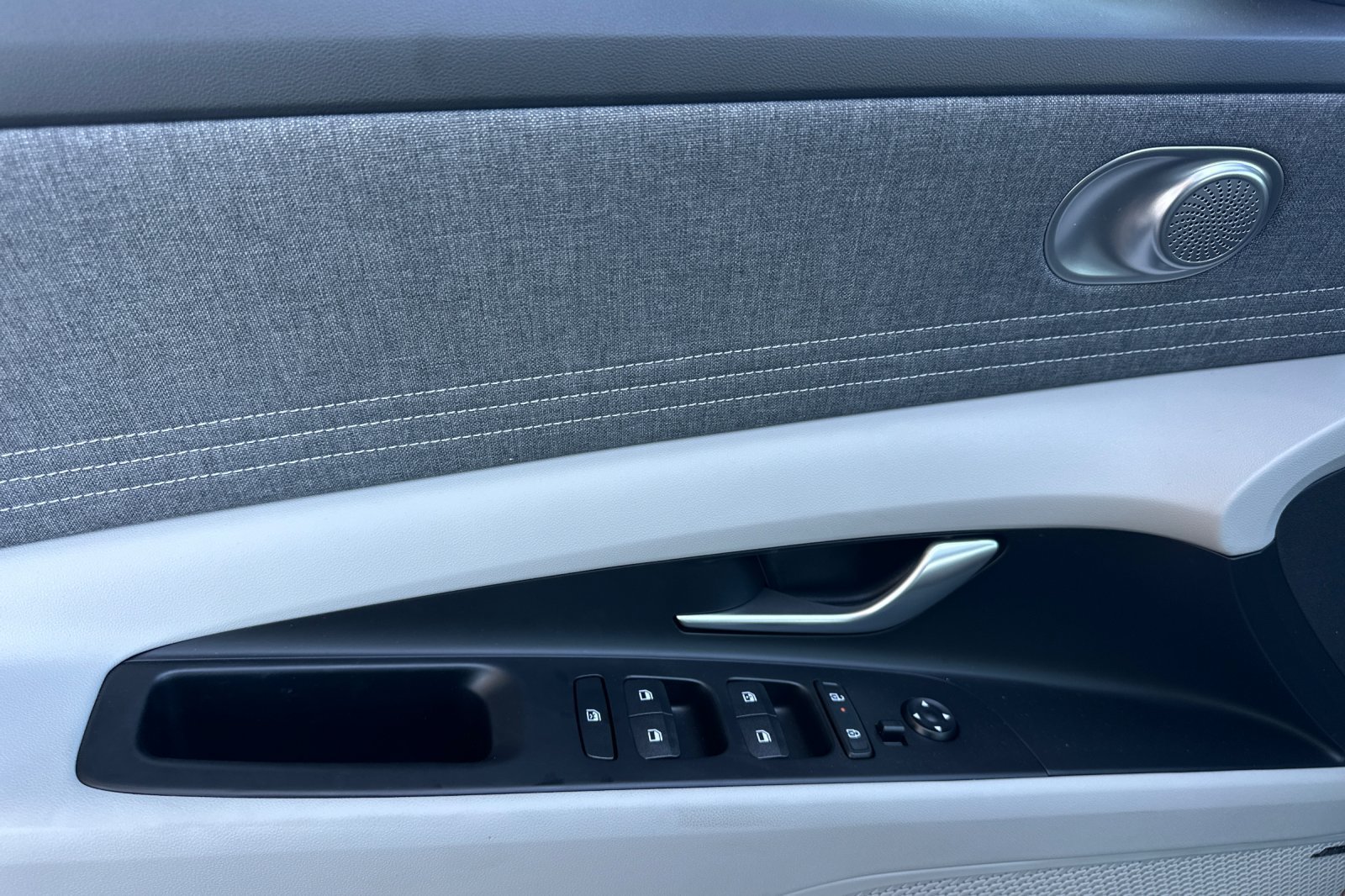 New 2026 Hyundai Elantra Limited FWD image 12