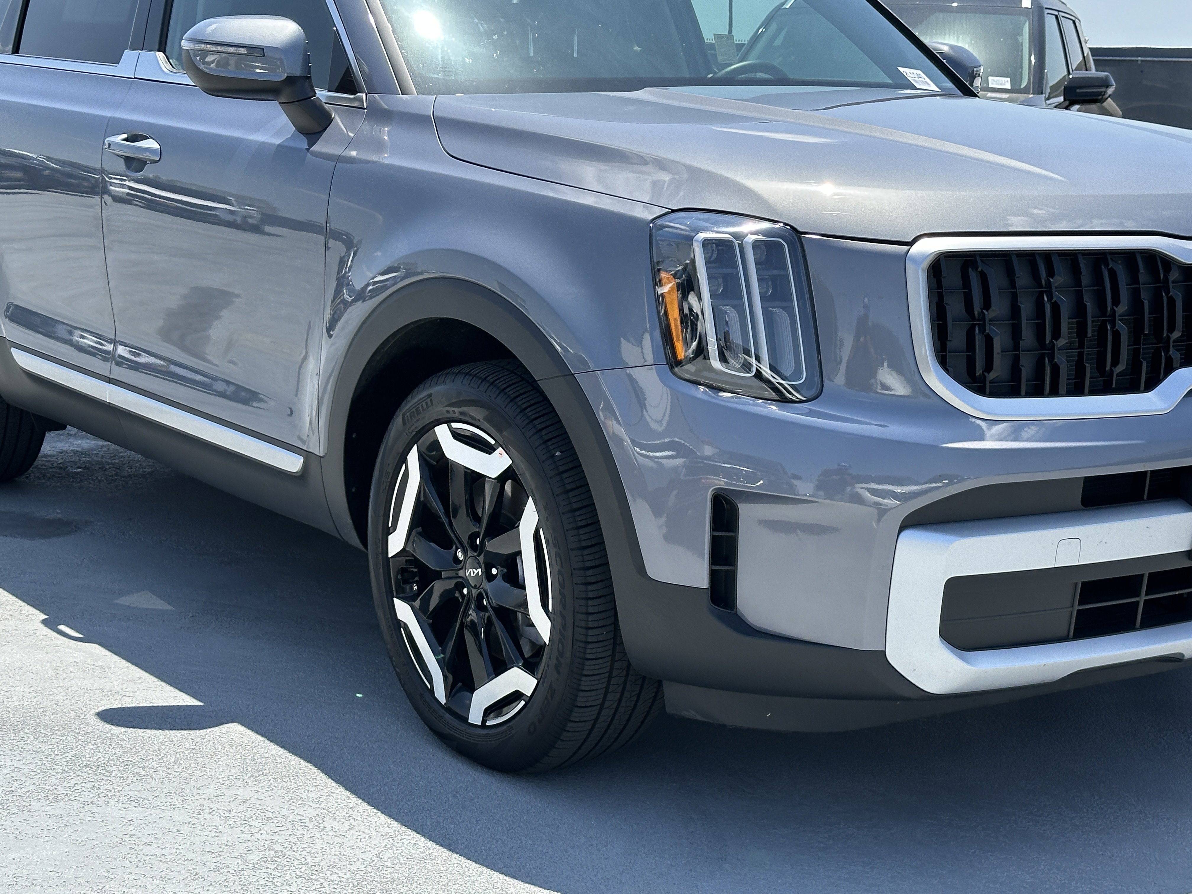 Certified 2025 Kia Telluride EX FWD image 11