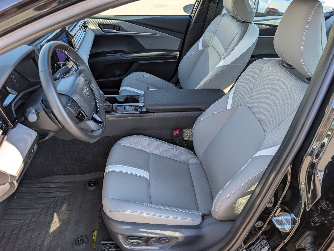 Used 2026 Toyota Camry SE w/ Convenience Package FWD image 2