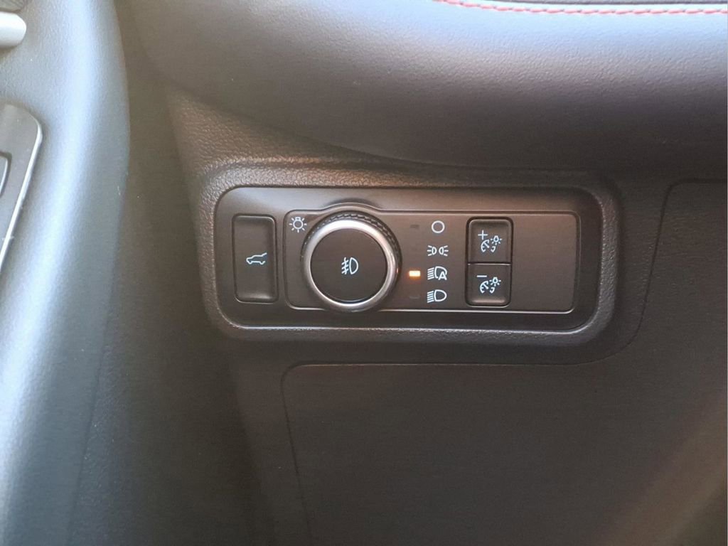 Used 2025 Ford Explorer ST-Line w/ ST-Line Street Pack image 18