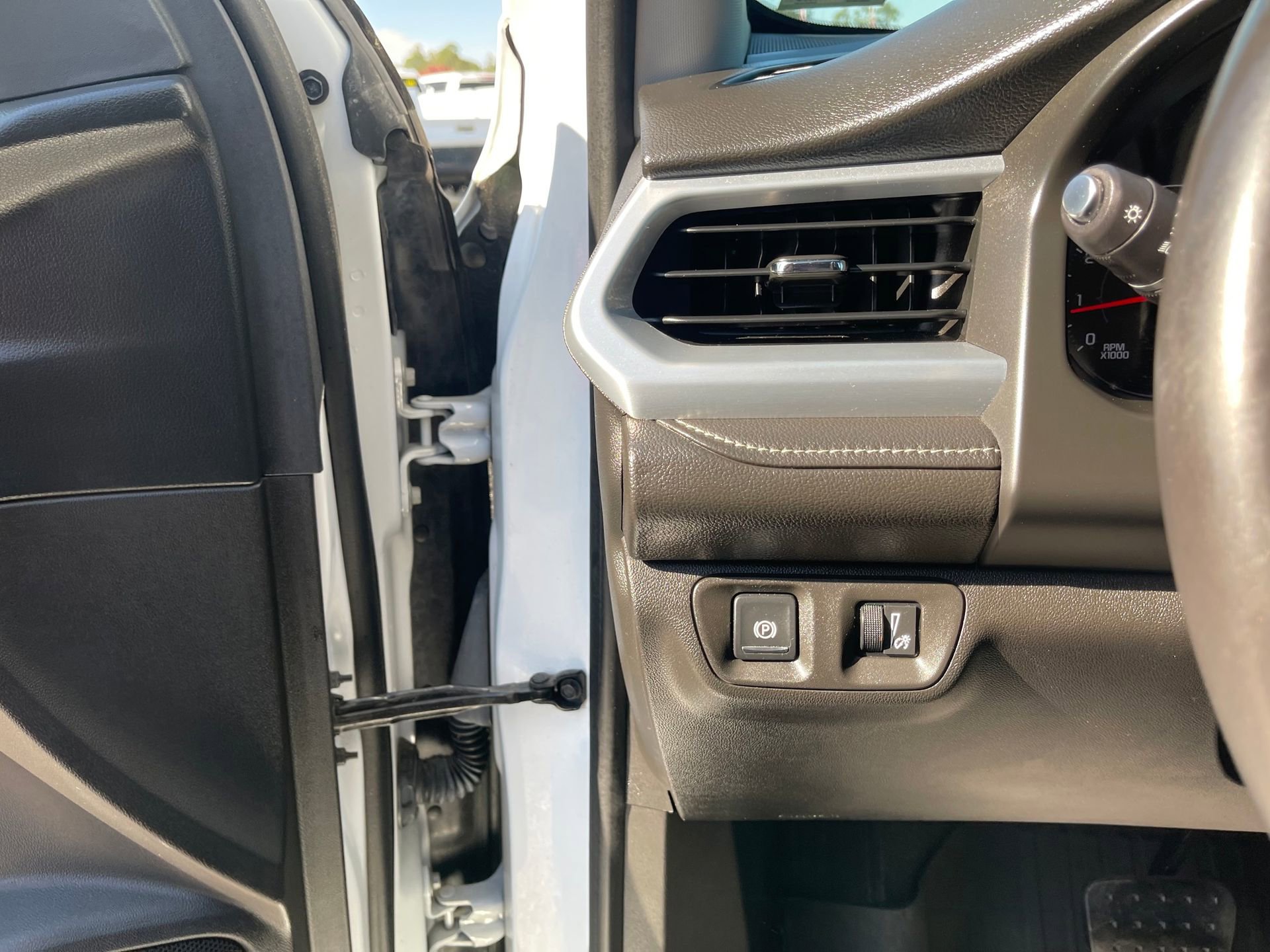 Used 2018 GMC Acadia SLT image 15