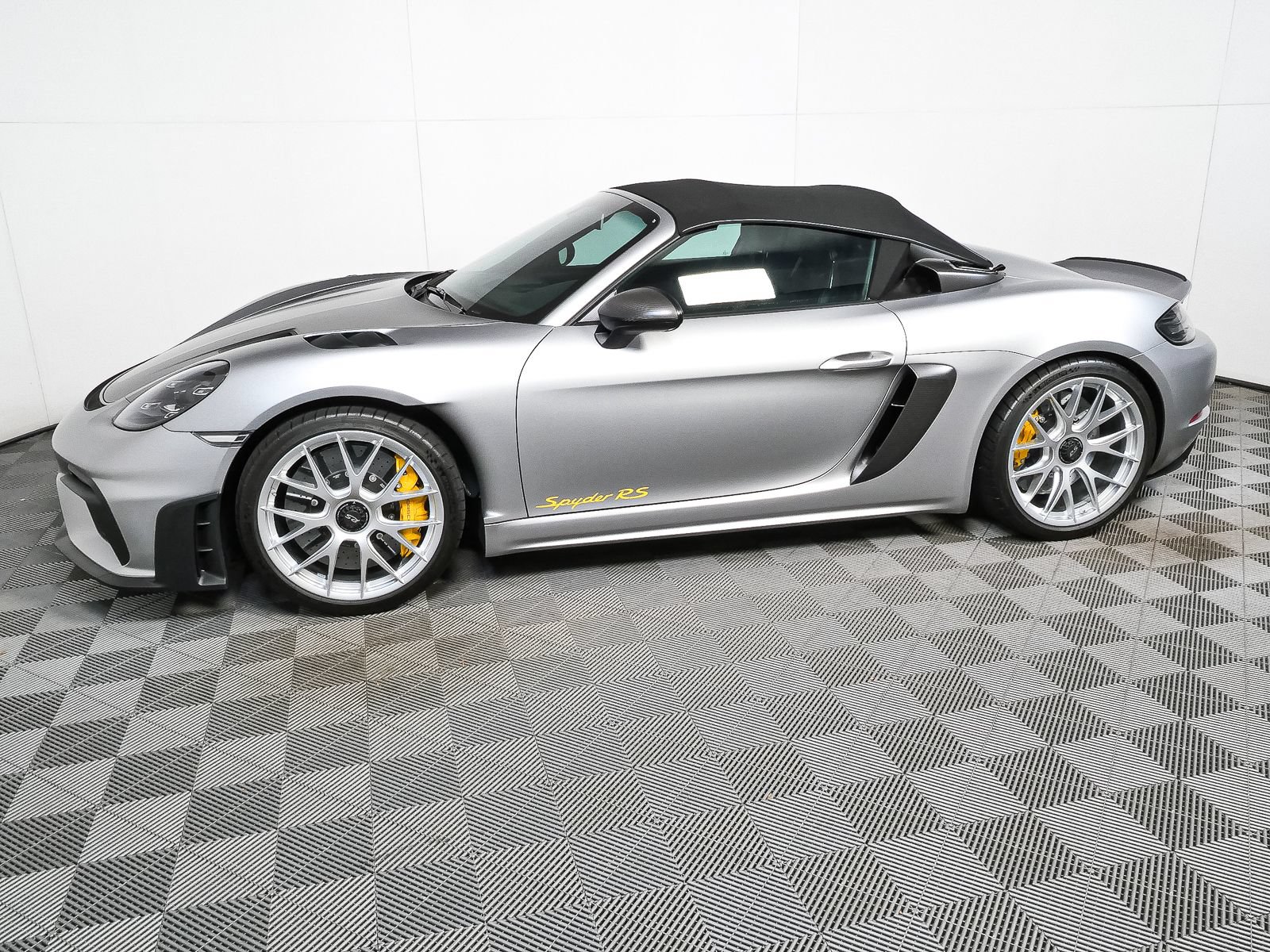 Certified 2025 Porsche 718 Boxster Spyder RS RWD image 2