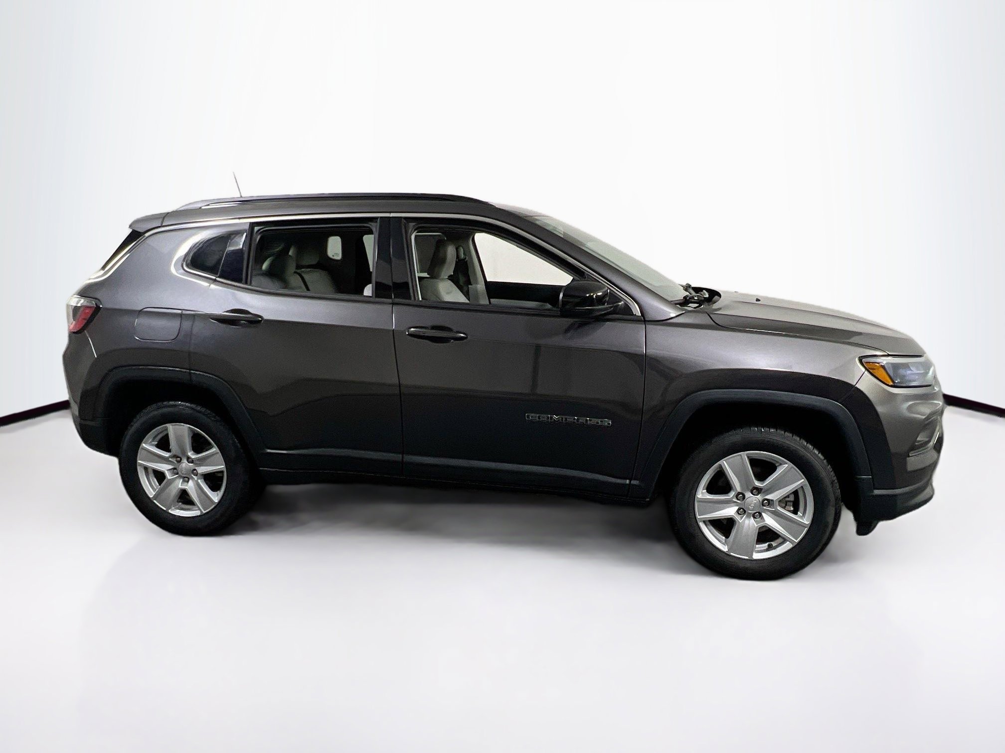 Used 2022 Jeep Compass Latitude image 4