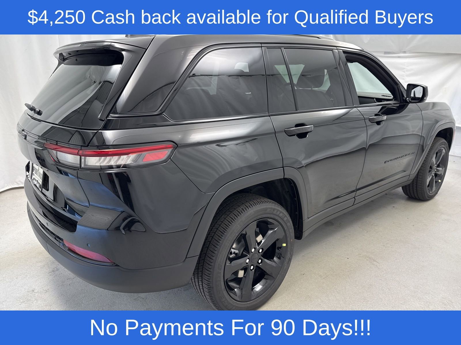 New 2025 Jeep Grand Cherokee Altitude image 3
