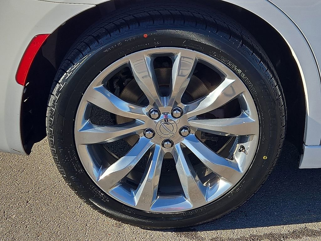 Used 2019 Chrysler 300 Limited image 7