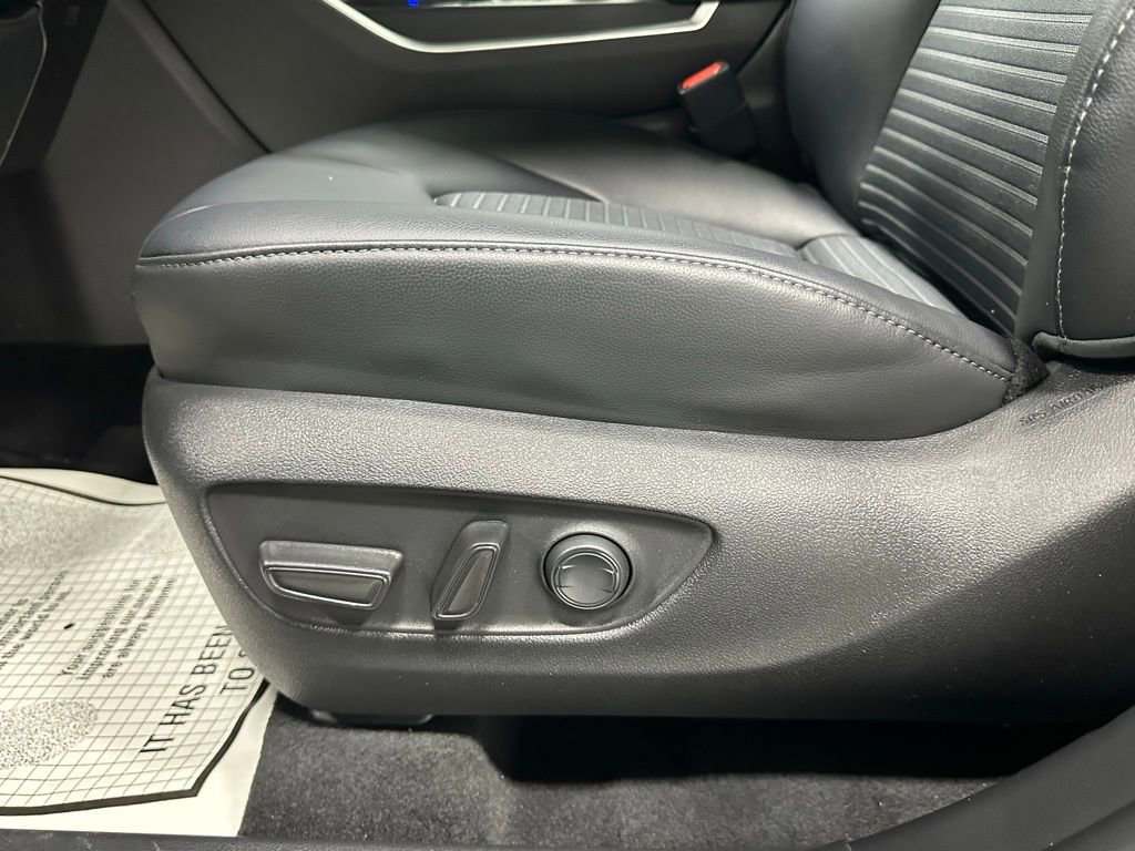 Used 2025 Toyota Highlander XSE AWD/4WD image 12