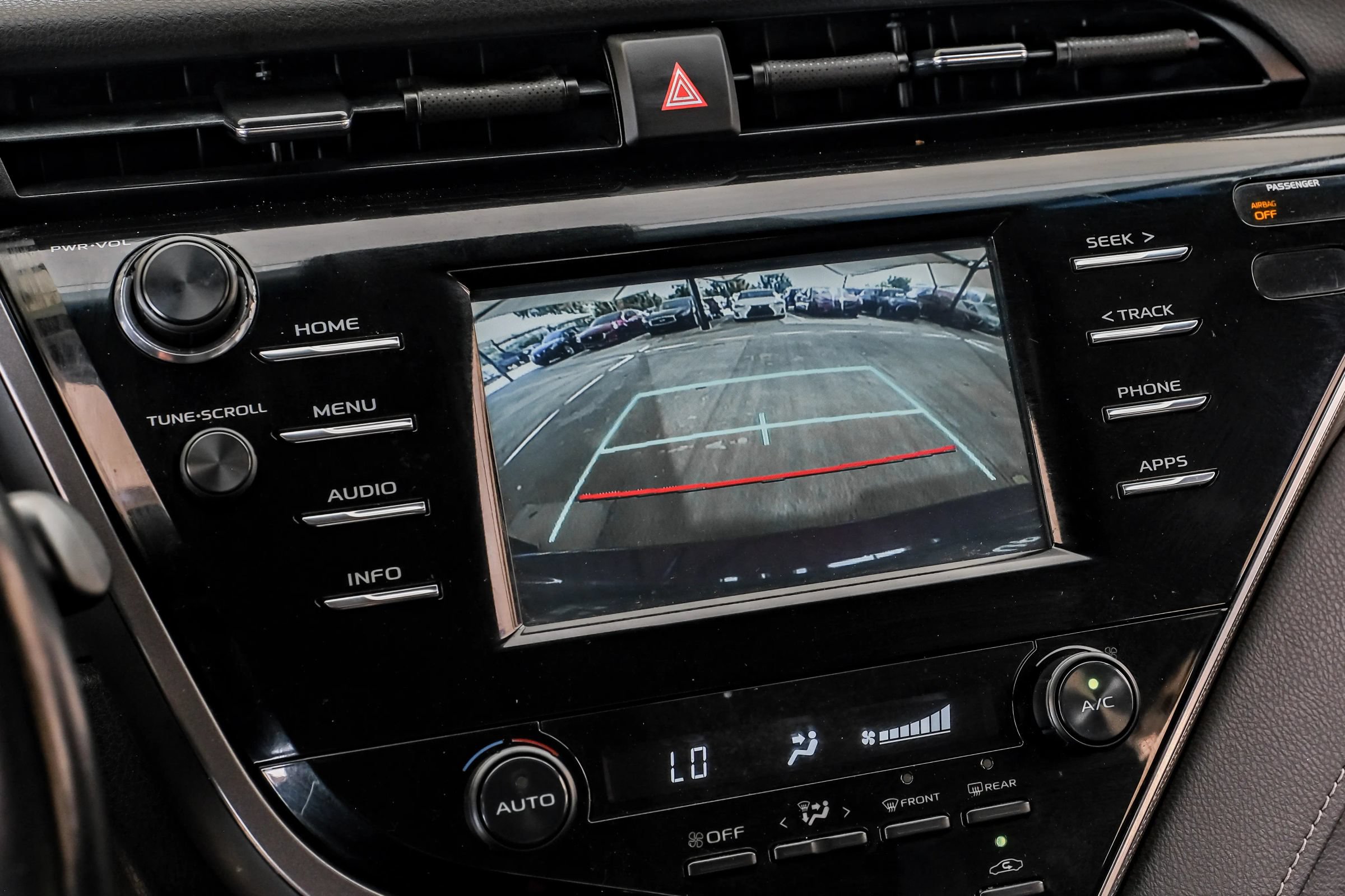 Used 2018 Toyota Camry SE FWD image 24