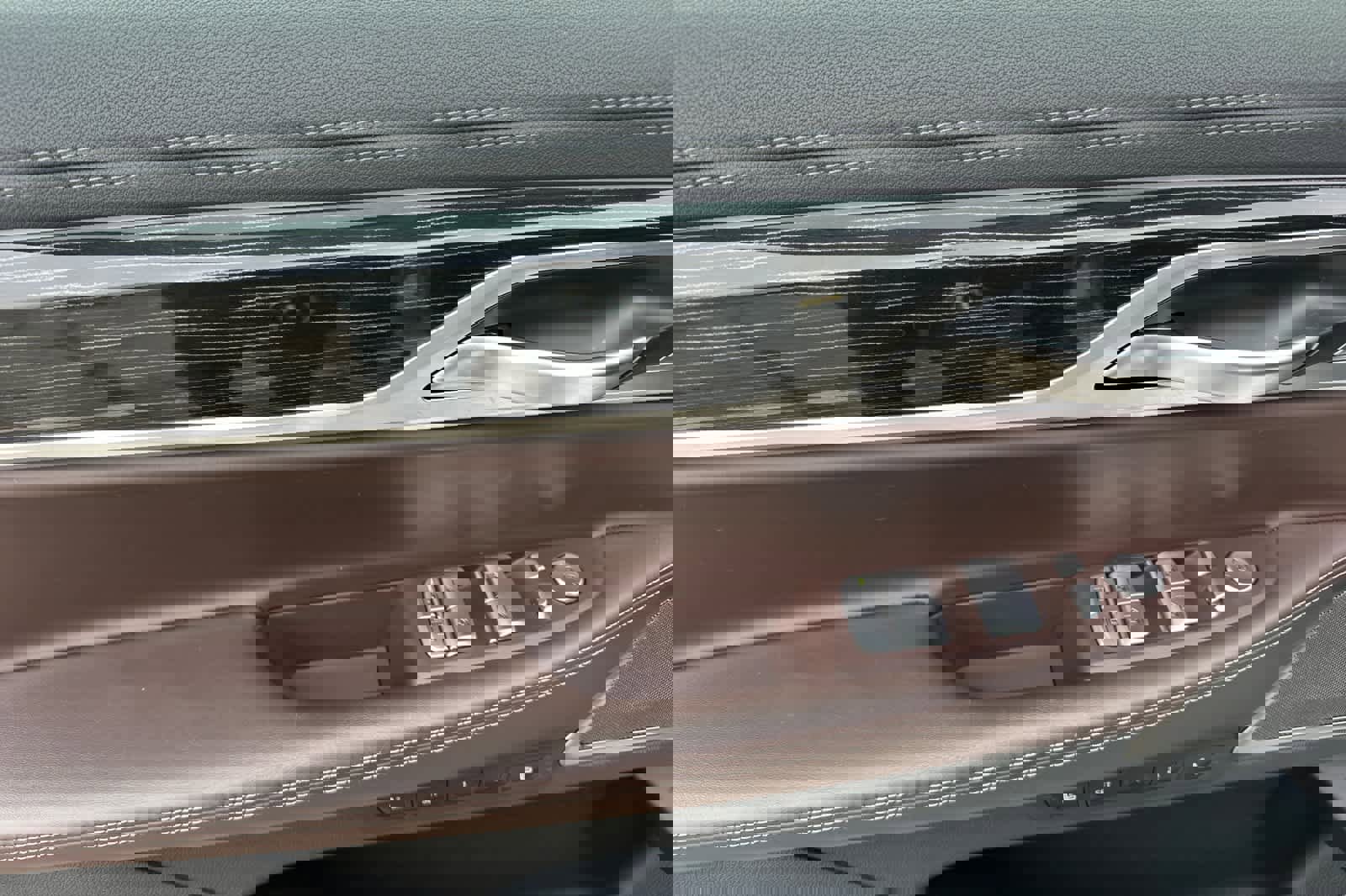 Used 2022 BMW 740i w/ M Sport Package image 12