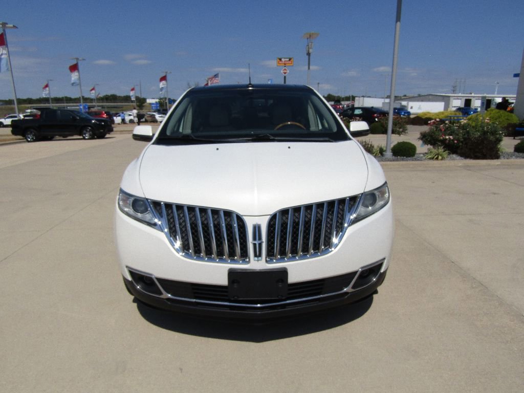 Used 2013 Lincoln MKX AWD image 2